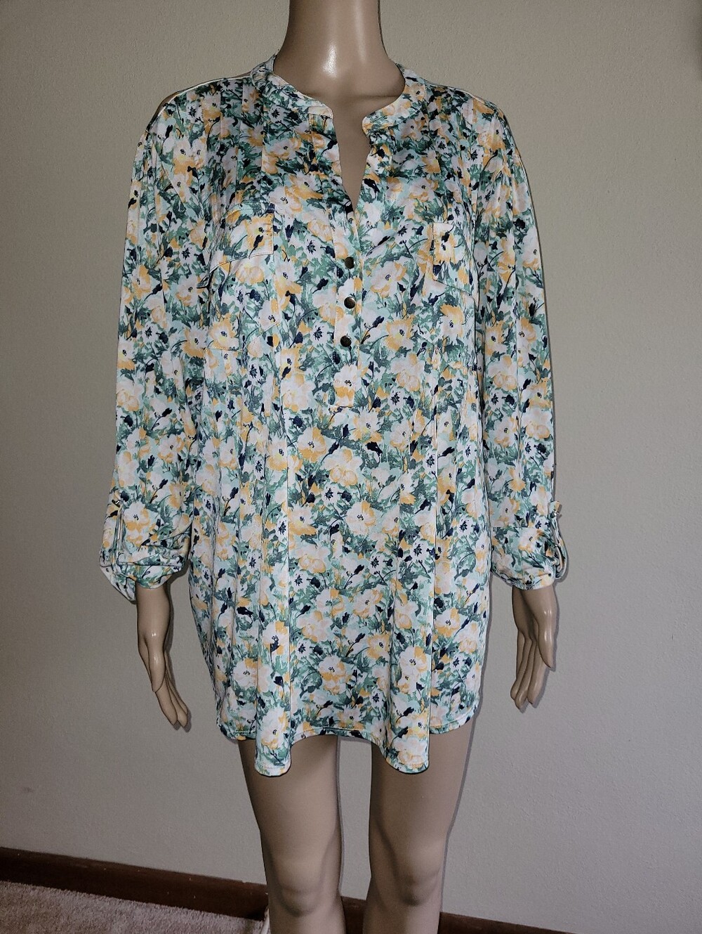 Cocomo Woman Floral Blouse Size 3X.
